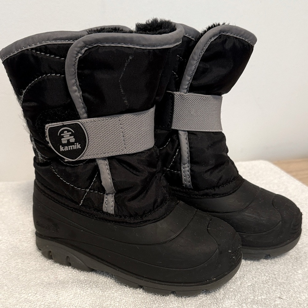 Kamik black kids toddler winter boots 
Size 10